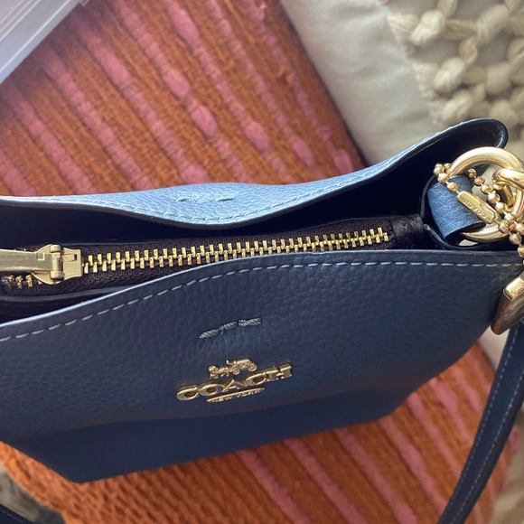 Mini Coach - Picture 13 of 16